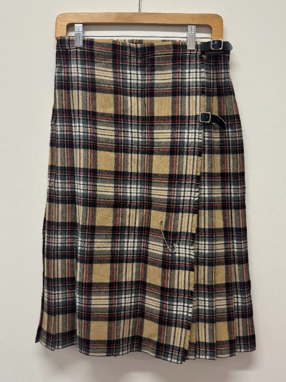 VTG Pure New Wool Tartan Plaid Women's English Academia Lg Pin UK Make - Size 10